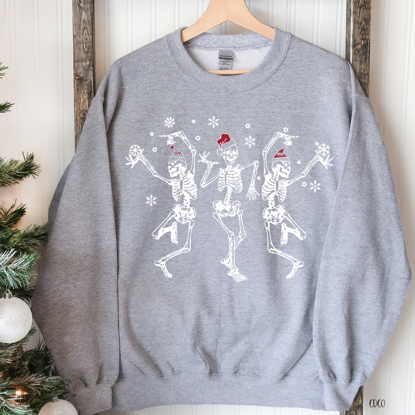 Dancing Christmas Skeletons w/Red Hats  2/C (325°)